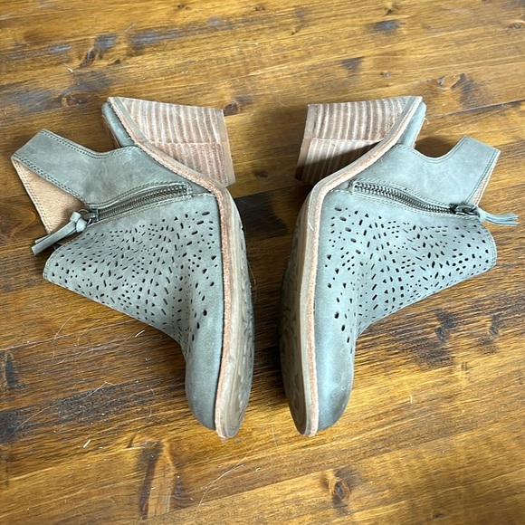 Sofft Tensley Distressed Leather Perforated Gray Slingback Clog/Bootie- 8.5 - Picture 4 of 11